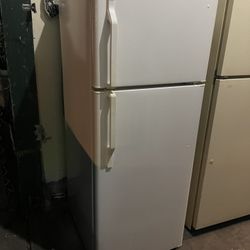 5 Ft Refrigerator Works Great I Sell Them All The Time 