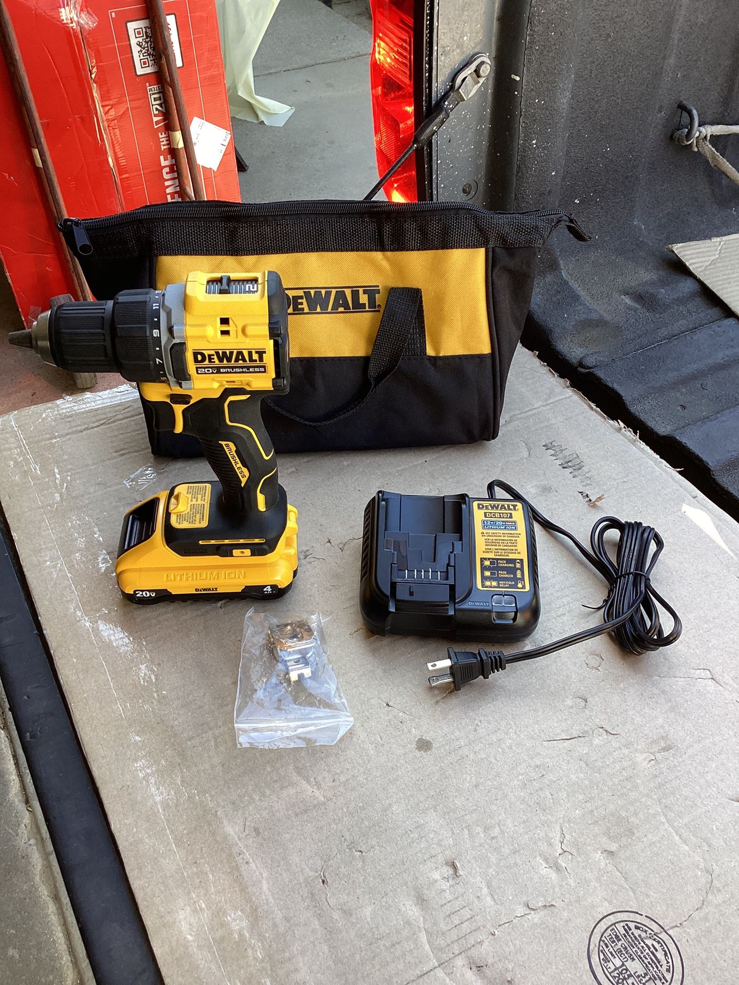 DEWALT ATOMIC 20-VOLT LITHIUM-ION CORDLESS COMPACT 1/2-IN DRILL/DRIVER KIT WITH 4 AH BATTERY AND CHARGER INCLUDED