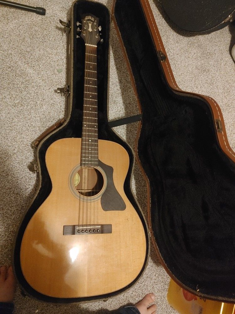 Guild GAD-30 Acoustic Guitar w/ original hard case