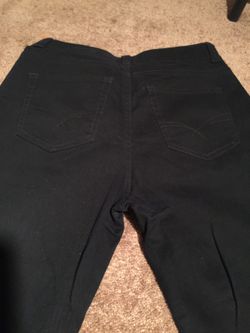 Lightly Used Women’s Size 4 Levi’s In Excellent Condition 