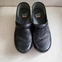 Dansko XP 2.0 Clogs