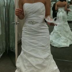 Beautiful Size 16 Wedding Gown 