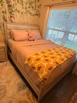 Queen Bedroom Set