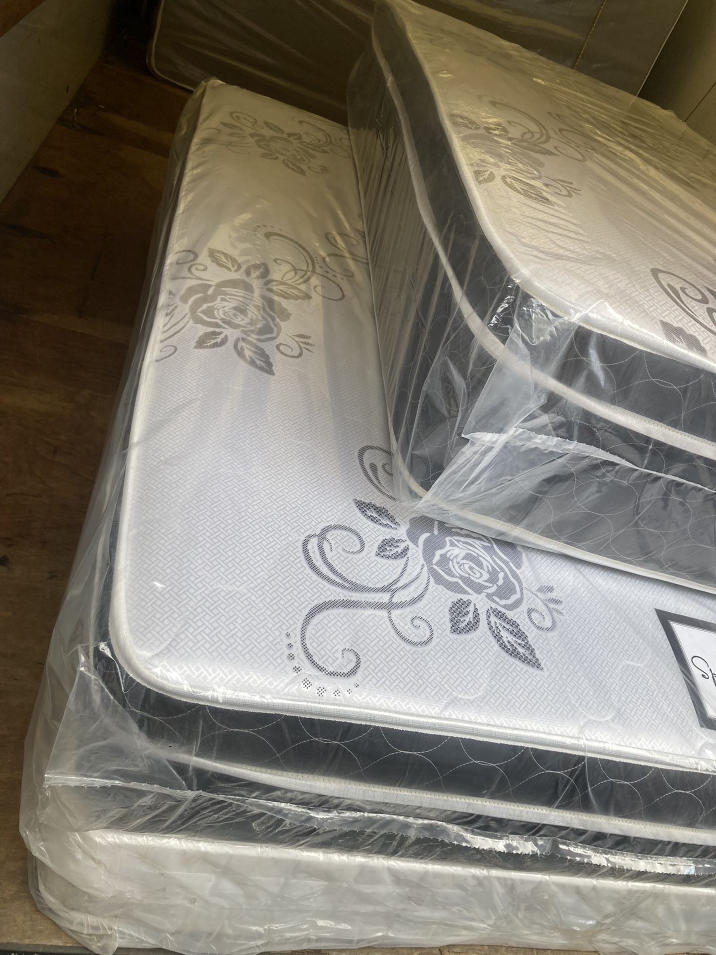 Single Twin Boxspring And Mattress Pillow Top