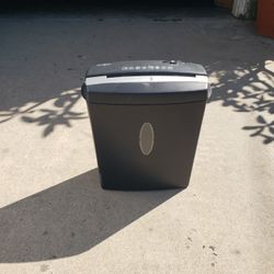 Paper Shredder / Credit Card Shredder 