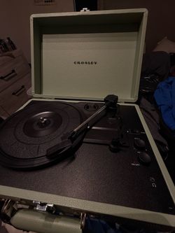Crosley CR8005F-MT Cruiser Plus Vintage 3-Speed Bluetooth in/Out Suitcase Vinyl Record Player Turntable, Mint