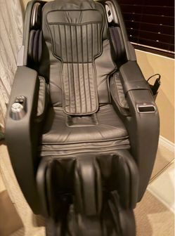 Full body Insignia 3D Gravity massage chair