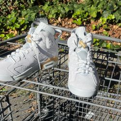 Jordan‘s Mid Tops Off-White 5 1/2