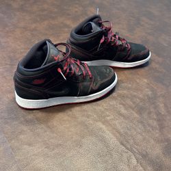 Jordan 1 Mid 