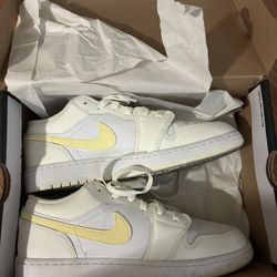 Nike Jordan 1 Low Size 7y