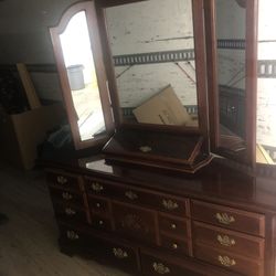 Nice BedRoom Set,bed,night Stands,dresser With Mirror And Tall Dresser 