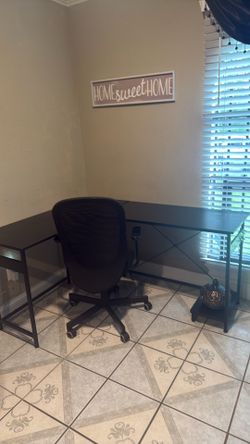 Black desk and chair