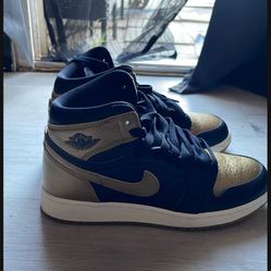 Jordan 1 Retro High OG Black Metallic Gold (GS)