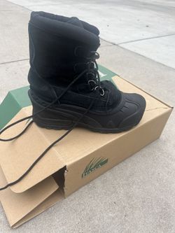 Snow Boots 7 Men’s (9 Women’)
