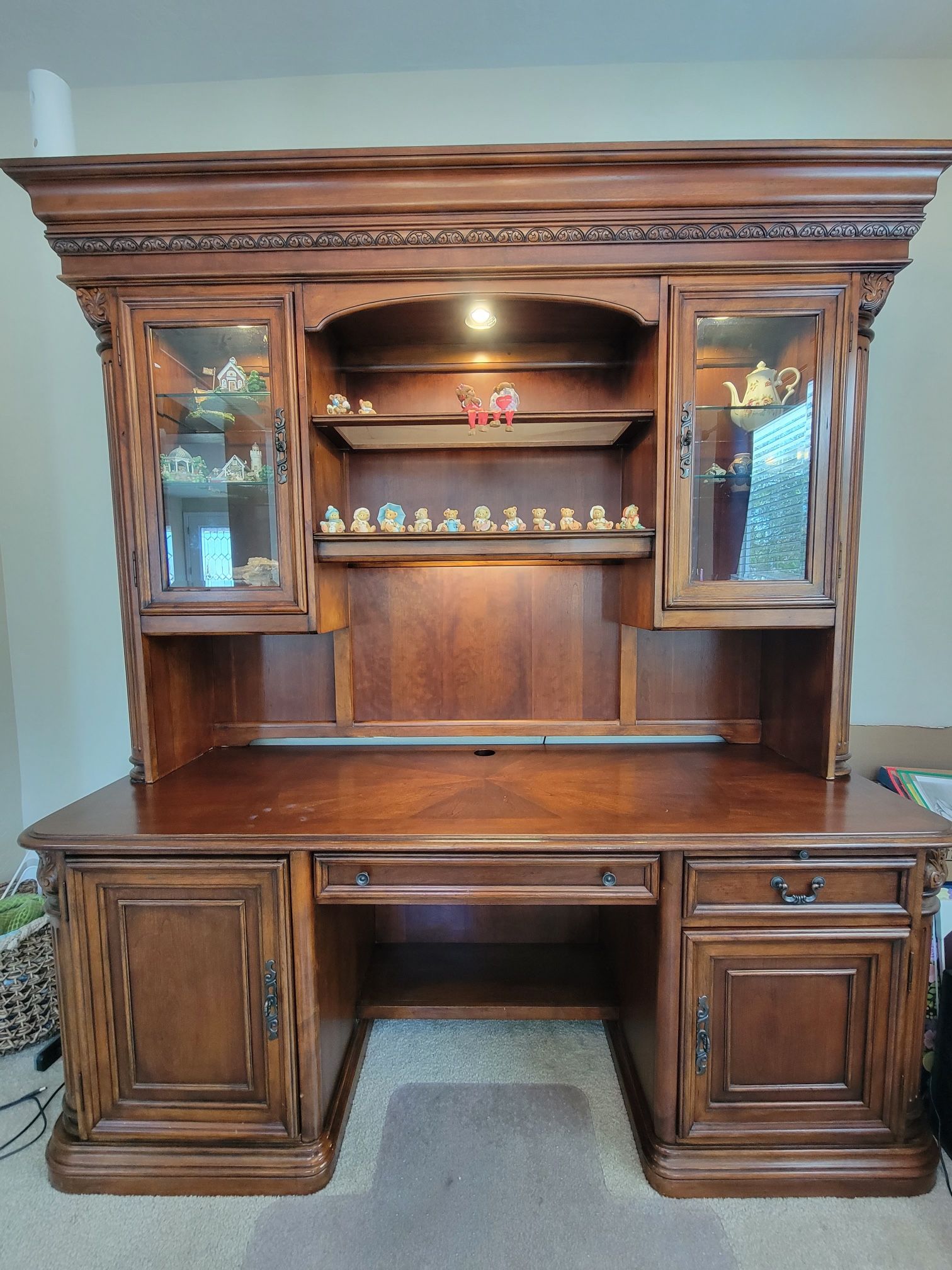 Brown Hooker Furniture Computer Credenza Desk with Hutch