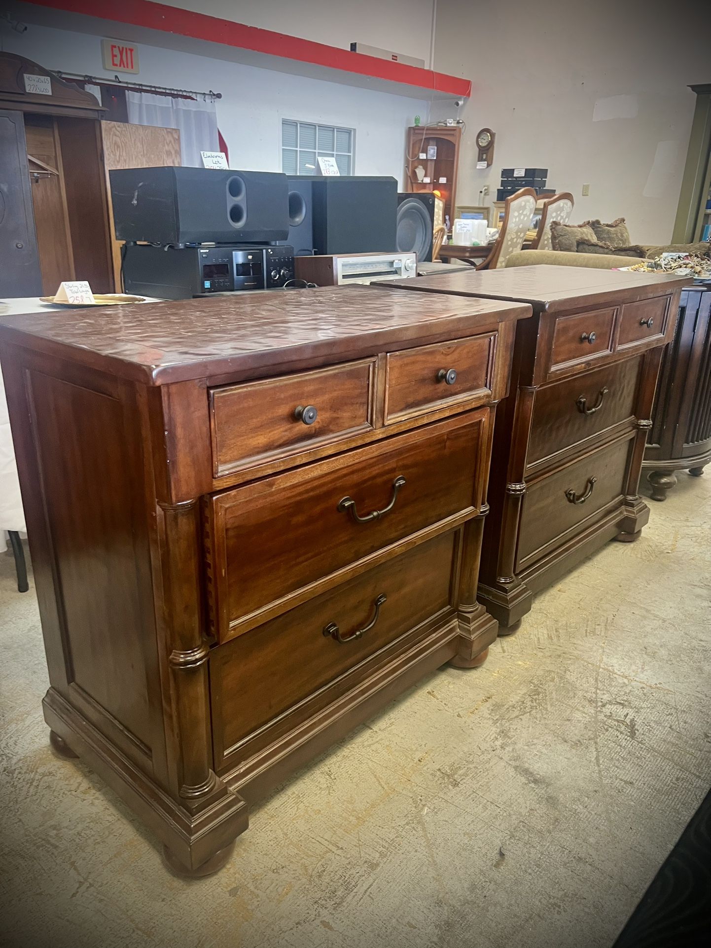 2 Nightstands Solid Wood (Bernhardt Furniture)