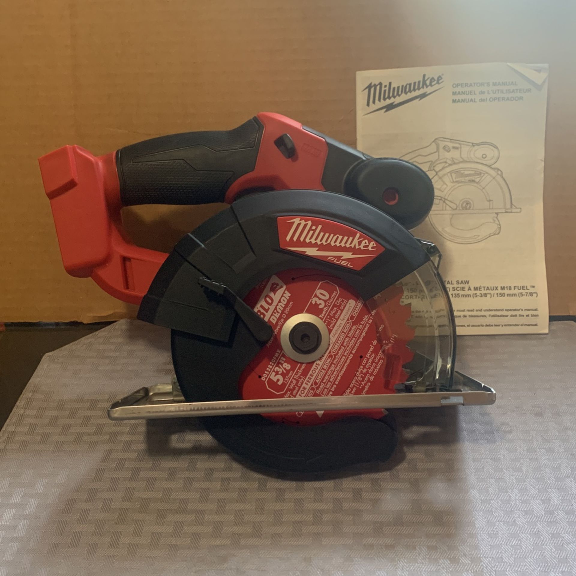 Milwaukee M18 FUEL Brushless Cordless Metal Cutting 5-3/8 in. Circular Saw Tool-Only) for Sale in North Riverside, IL OfferUp