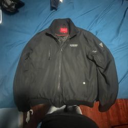 ‼️Black Guess bomber jacket ‼️‼️#bomberjacket Size M Hit me up with an offer ‼️NEW‼️  black, bomber style, puffer, minimal, casual, lightweight, zip-u