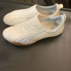 White Pumas Casual Men’s Size: 10