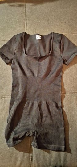 OQQ Women's Black Ribbed Short Sleeve Romper – Size Medium