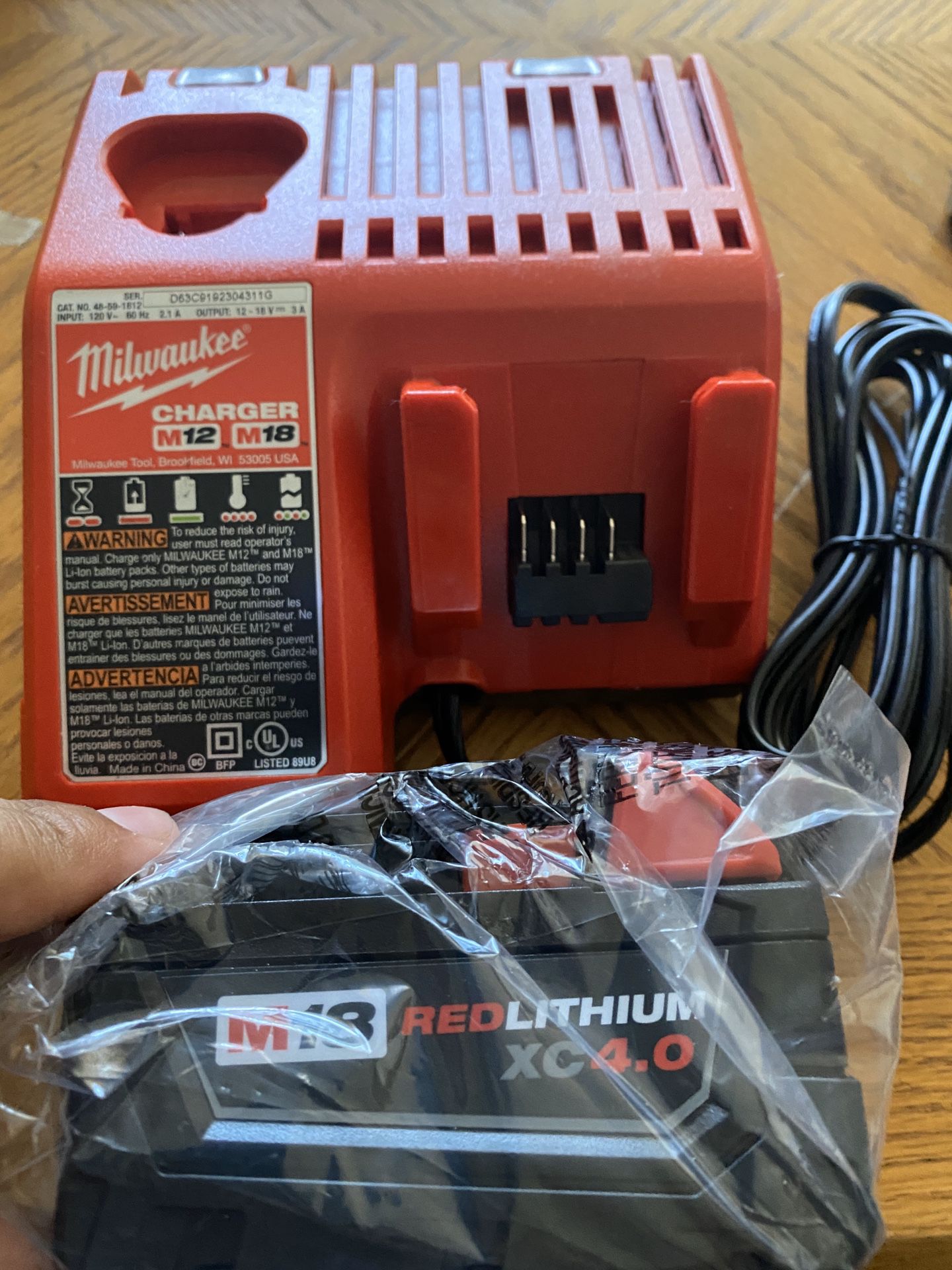 Milwaukee M12/M18 Charger & (1) xc4.0ah Battery Kit New
