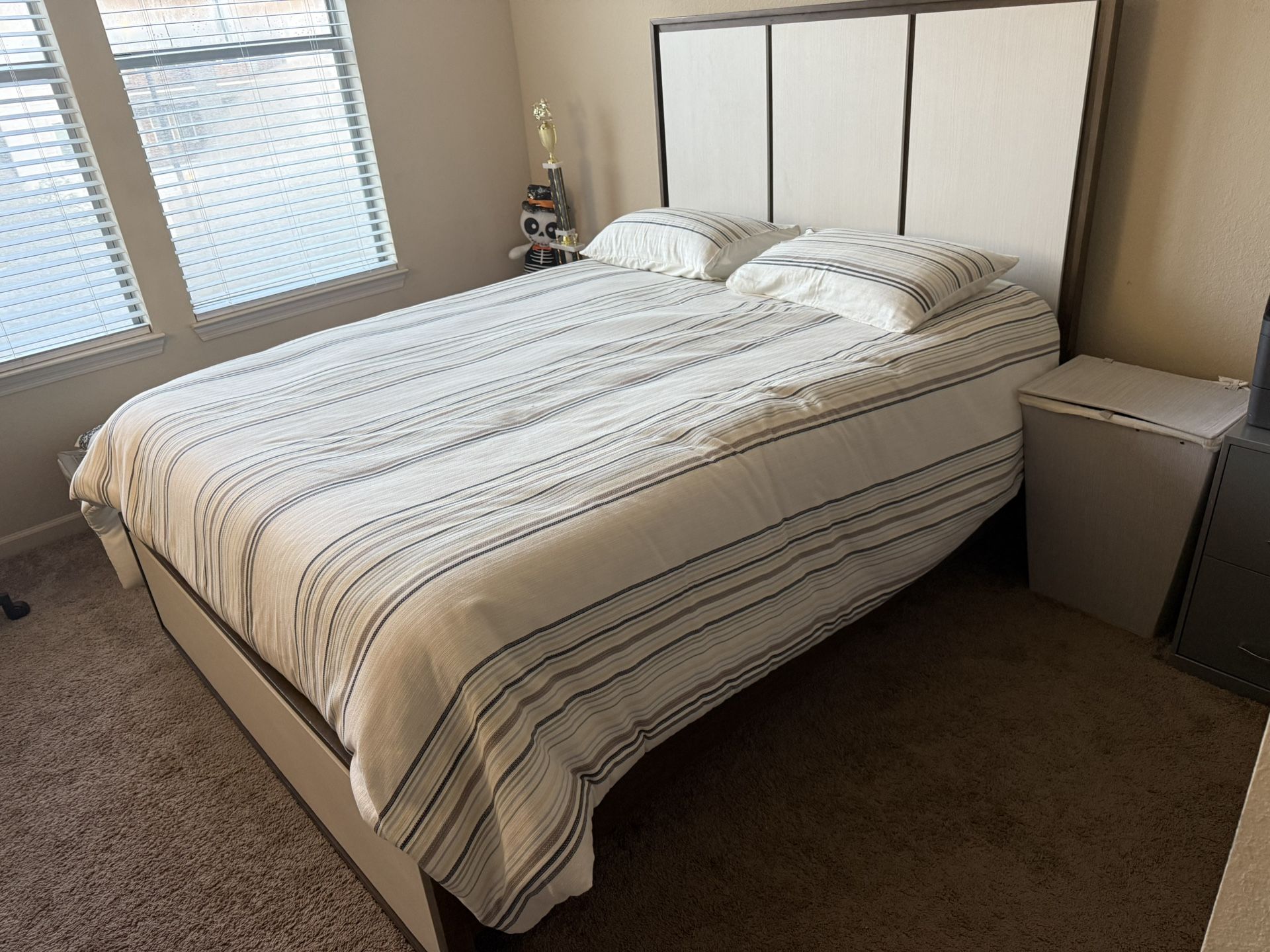 Bedroom Set/Juego De Cuarto