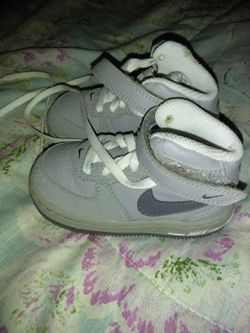 15$ size 6. Nike