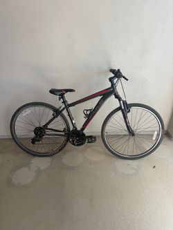 Fuji Traverse LE Hybrid Bike – Size S/M (17”) – Black/Red – Front Suspension