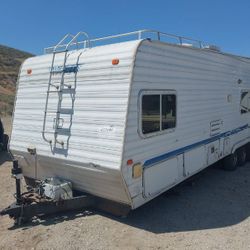 2004 Weekend Warrior 28ft trailer