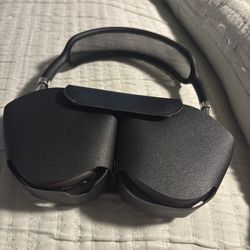 Headphones with case and charger READ DESCRIPTION❗️