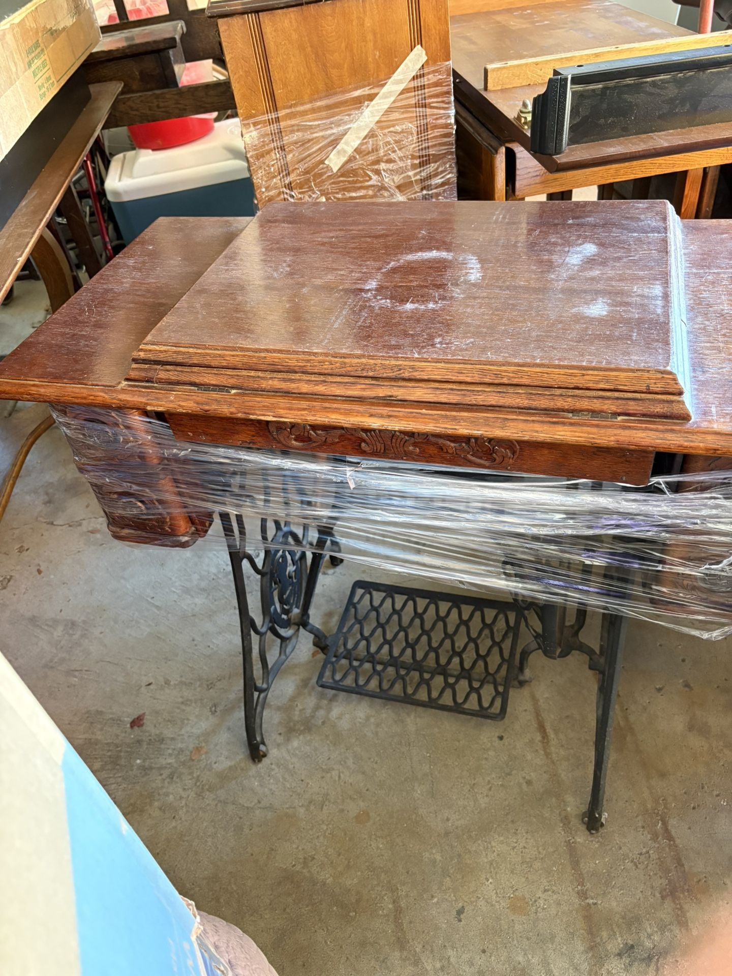Antique/Vintage Treadle Singer Sewing Machine And Cabinet