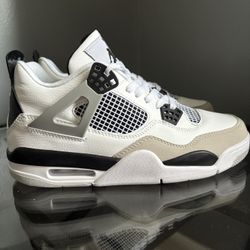 Jordan 4 Military Black Size 9.5