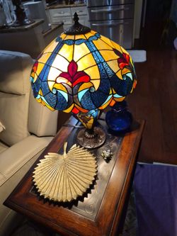 TIFFANY LAMP WITH THE NIGHT LIGHT
