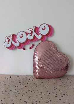 Pink Valentine Room Décor Bundle – Heart Decor + XOXO Sign