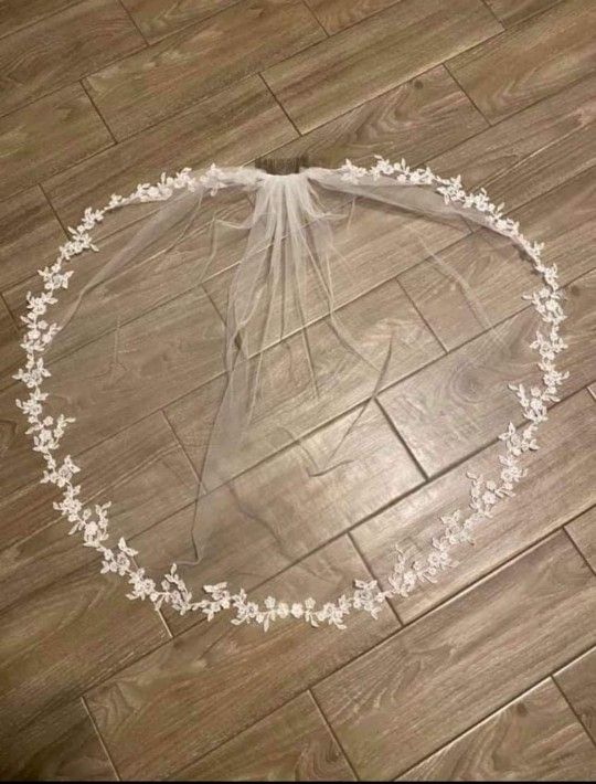 Fingertip Length Veil