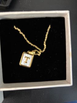 T necklace 18k plates