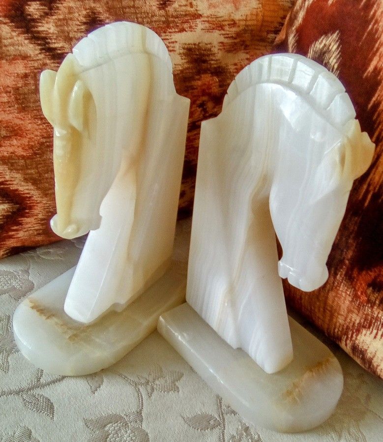 Vintage Knight Horse Head Bookends Carved Onyx Rock Marble Stone Book Ends