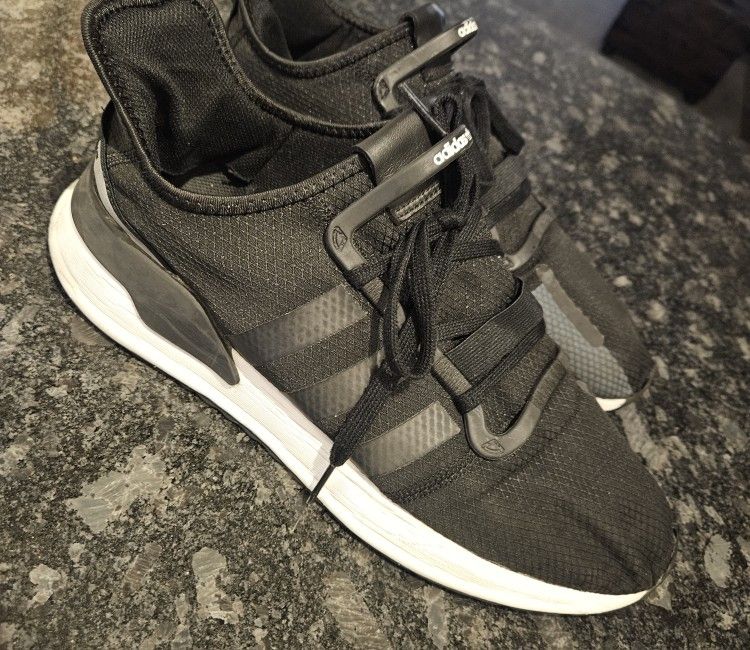 MEN'S ADIDAS ATHLETIC SHOES SIZE 13