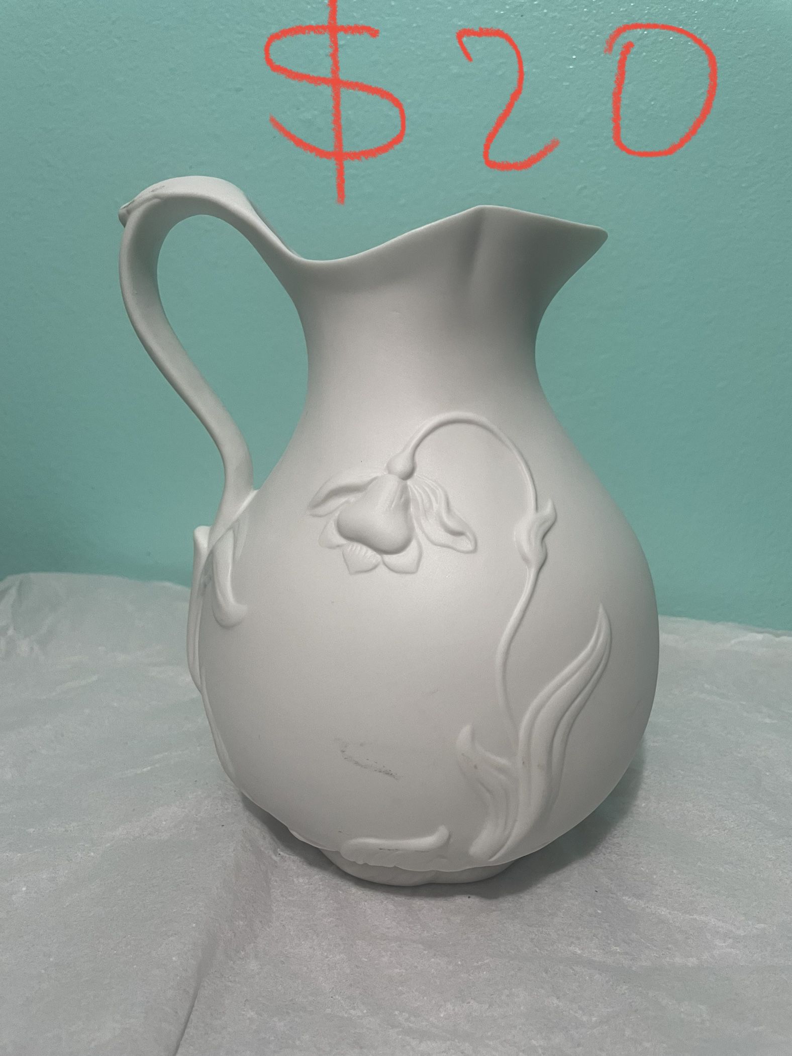 Beautiful Decorative Porcelain Jar