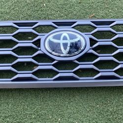 2022 toyota Tacoma Front grille  With Emblem