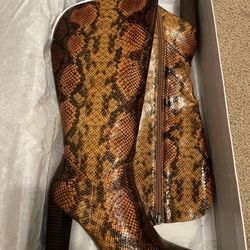 new women’s boots (size 7)