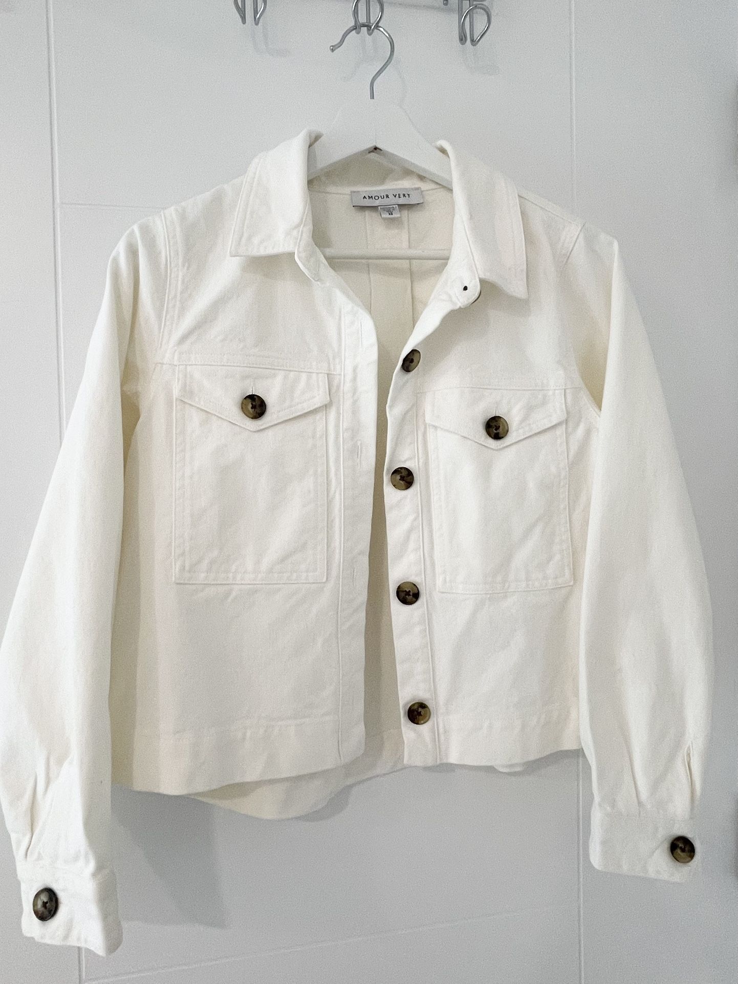 Xs Amour Vert cropped swing jacket; Off white color