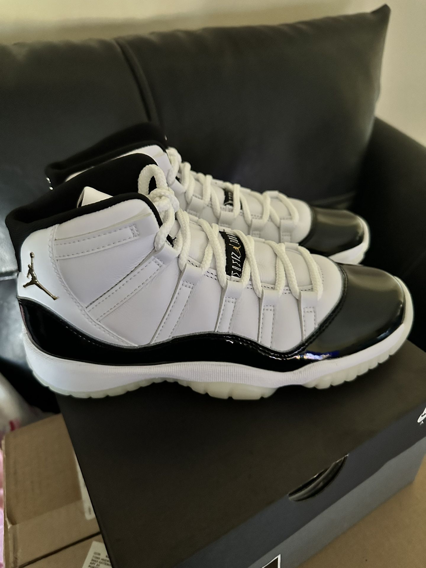 Jordan 11 Retro Size 5.5 Grade School
