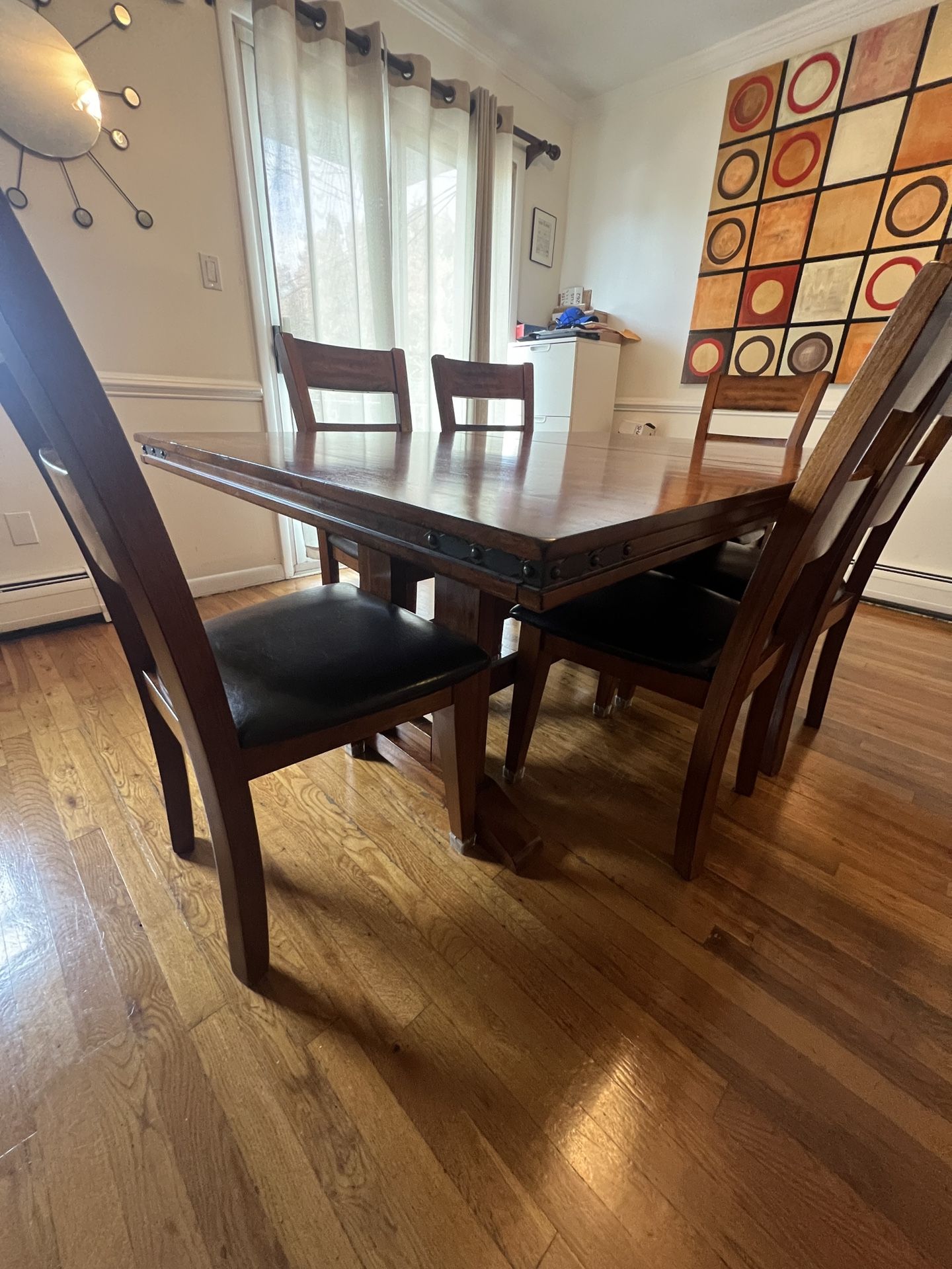 Dining Room Table w/extension and 6 chairs