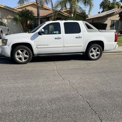 2007Chevrolet Avalanche 4x4 LTZ  Many New Parts $10,000