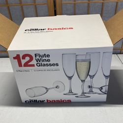 Like New 12 Flute Wine Glasses/ 5.75 Oz Glasses