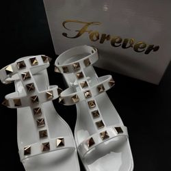 Forever White Jelly Sandals Gold Pyramid Studs Strappy Flat Size 8