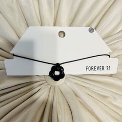 Forever 21 women’s black flower chocker necklace 