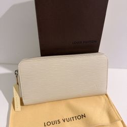 Louis Vuitton Zippy long wallet in white Epi leather