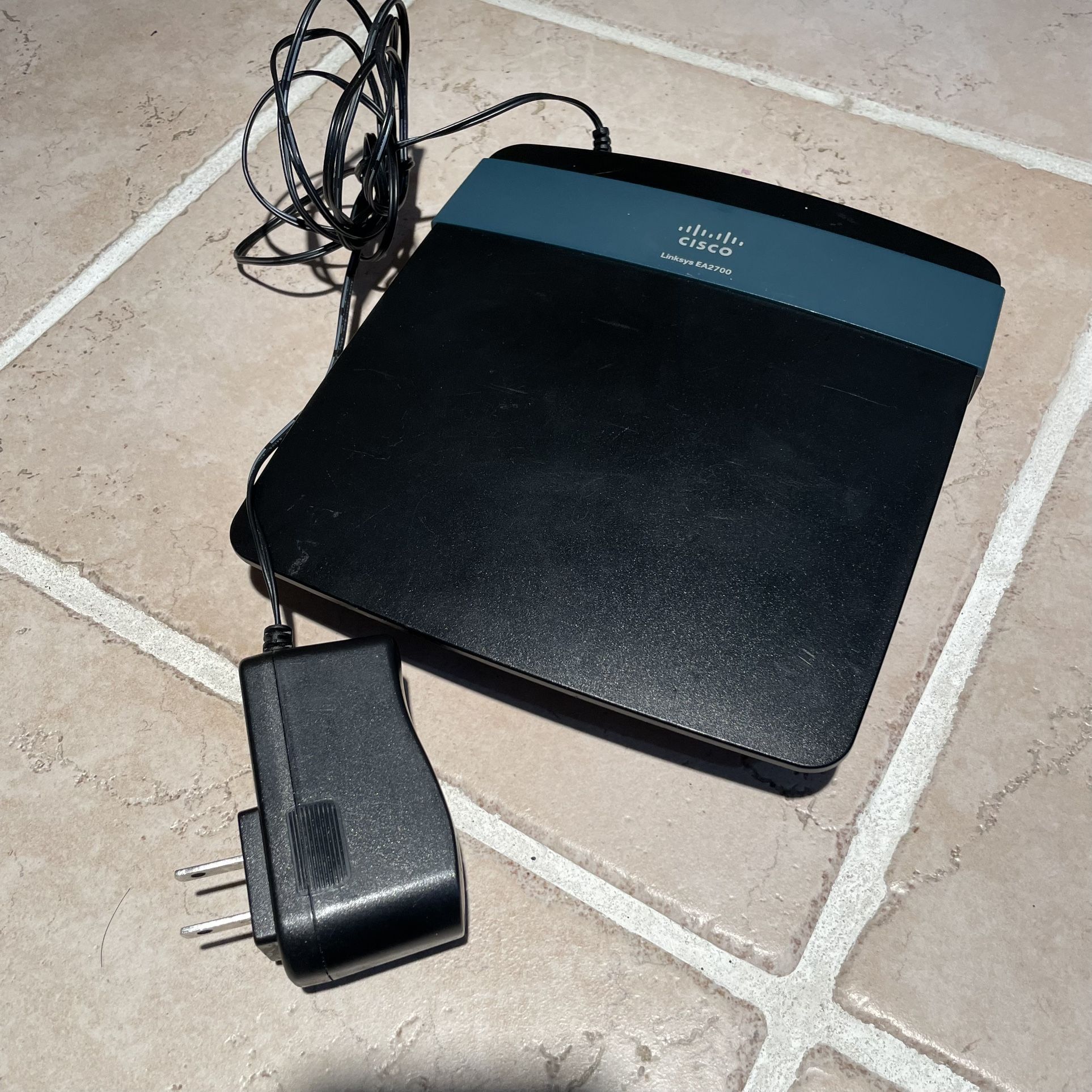 Cisco LinkSys EA2700 Router